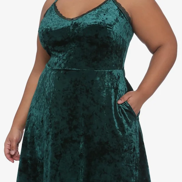 NWOT Hot Topic Green Velvet Skater Slip Dress- Size 3x - Picture 2 of 8